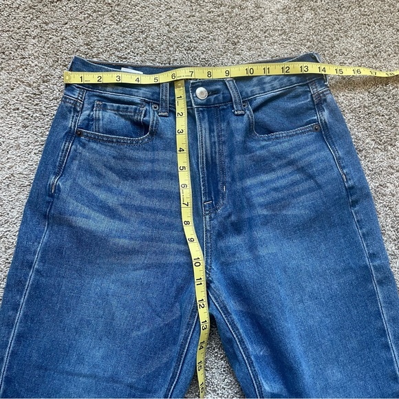 American Eagle Outfitters - Mom Jean. Size 4 short - Picture 8 of 9